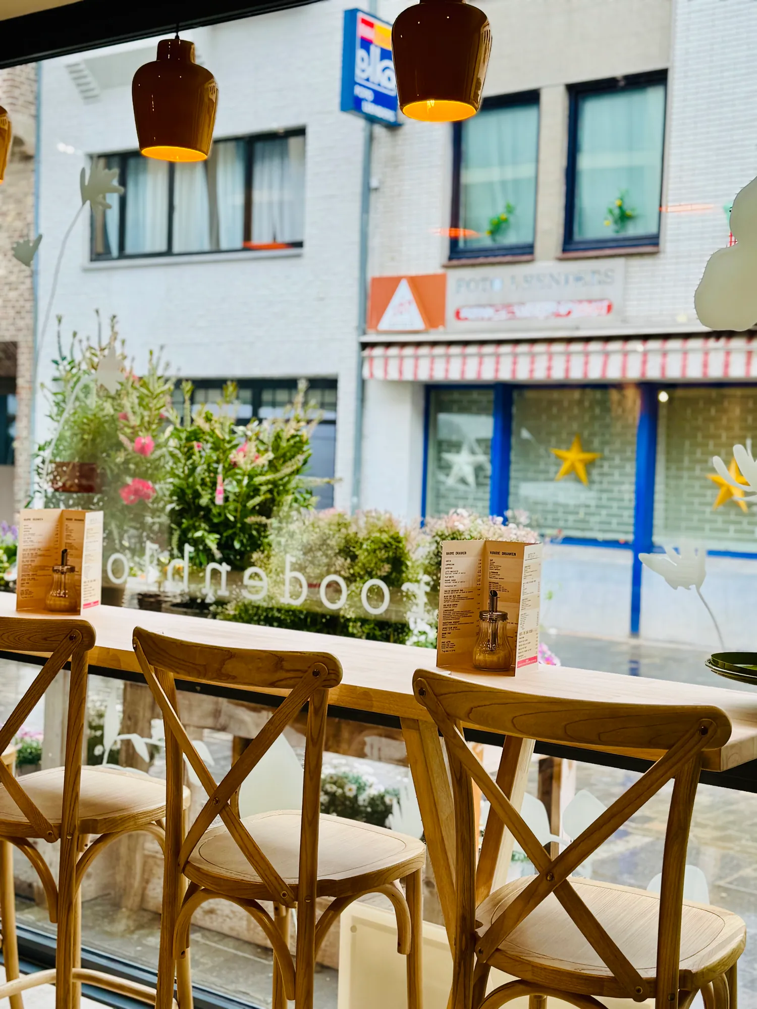 De gevel en het terras in de Bleumerstraat